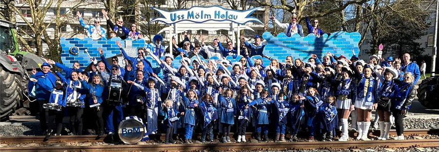 Die KG Blau Weiss beim Rosenmontagszug